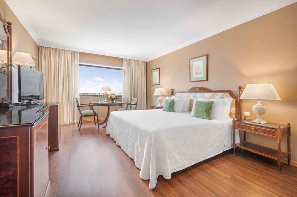 PREMIUM, SUITE, CITY VIEW