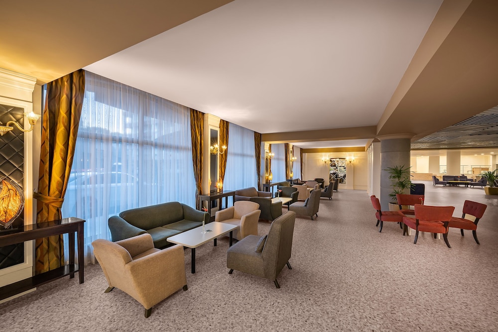 Pine Beach Hotel 52/73