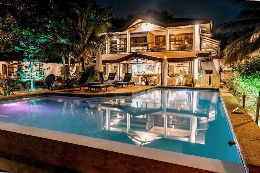 Romantic Beach Villas 2/50