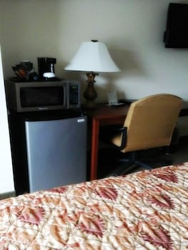 Quality Inn & Suites Prestonsburg next to Mountain Arts Center 38/42