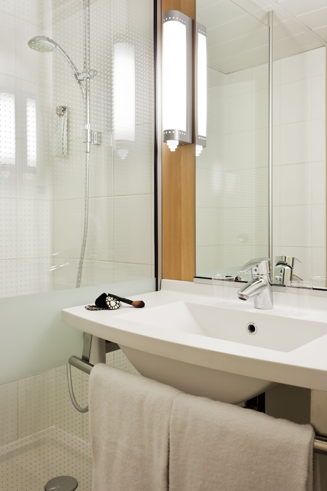 Ibis Lille Centre Gares 30/68