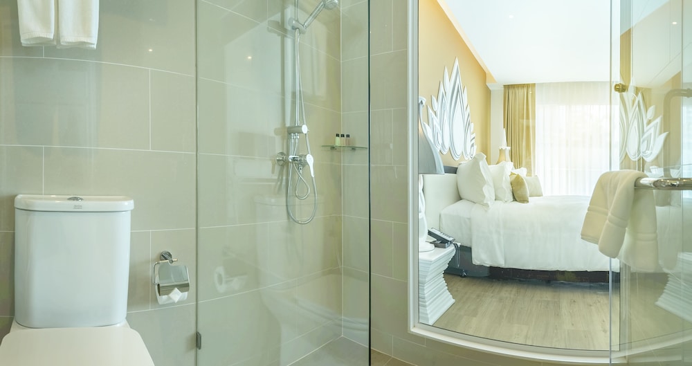 Anajak Bangkok Hotel 65/70