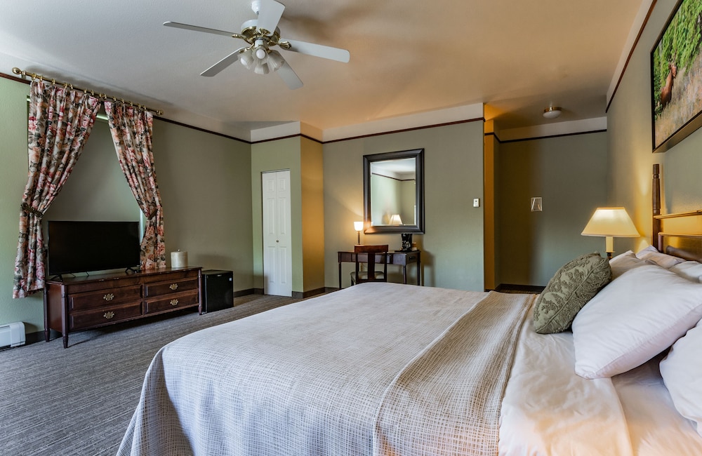 Rivers Edge Resort 24/49