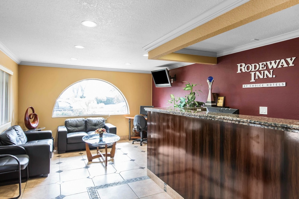 Rodeway Inn Escondido Downtown 12/34