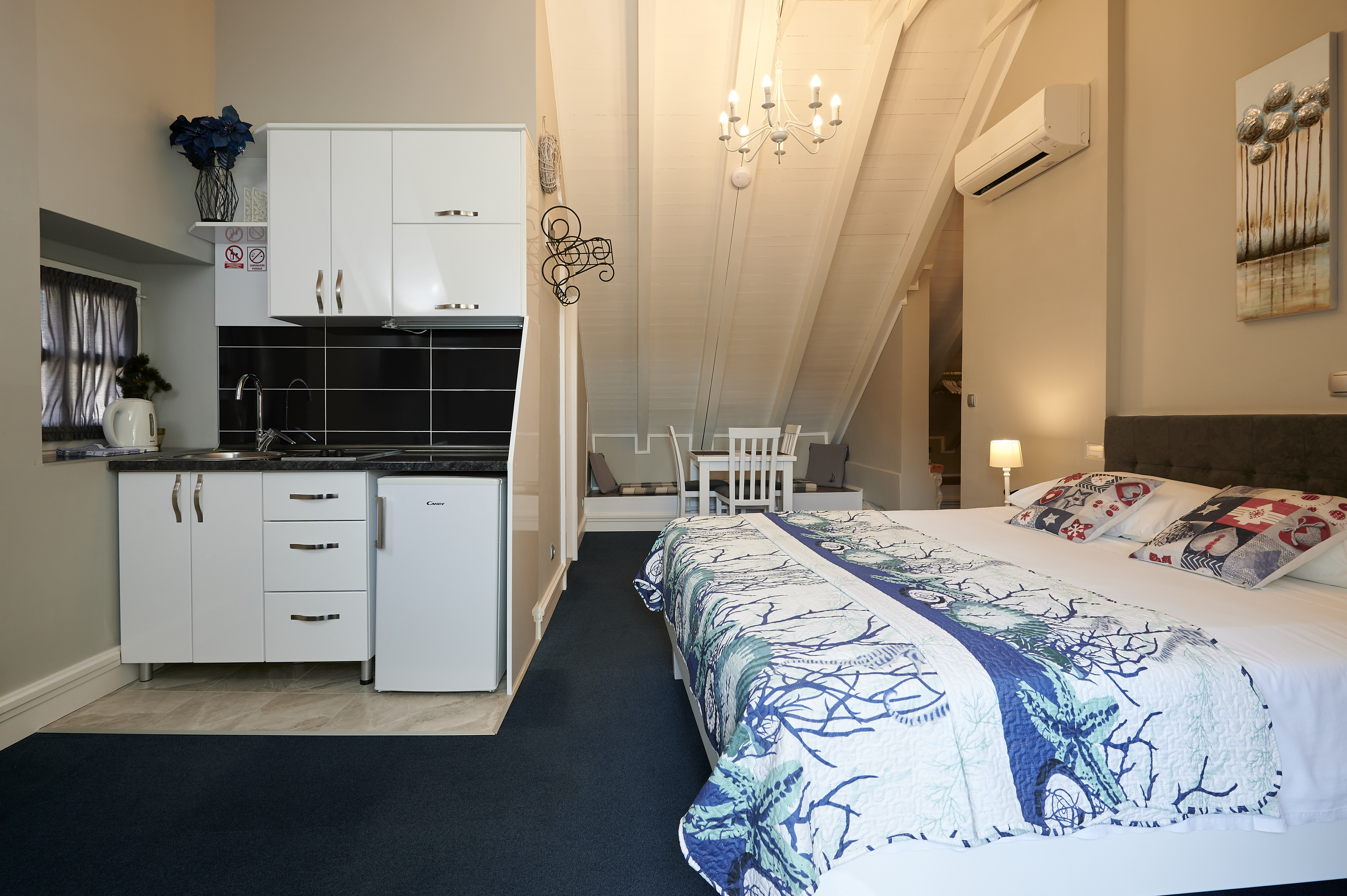 Studio, City View, Attic, Palace Central Square 4/7