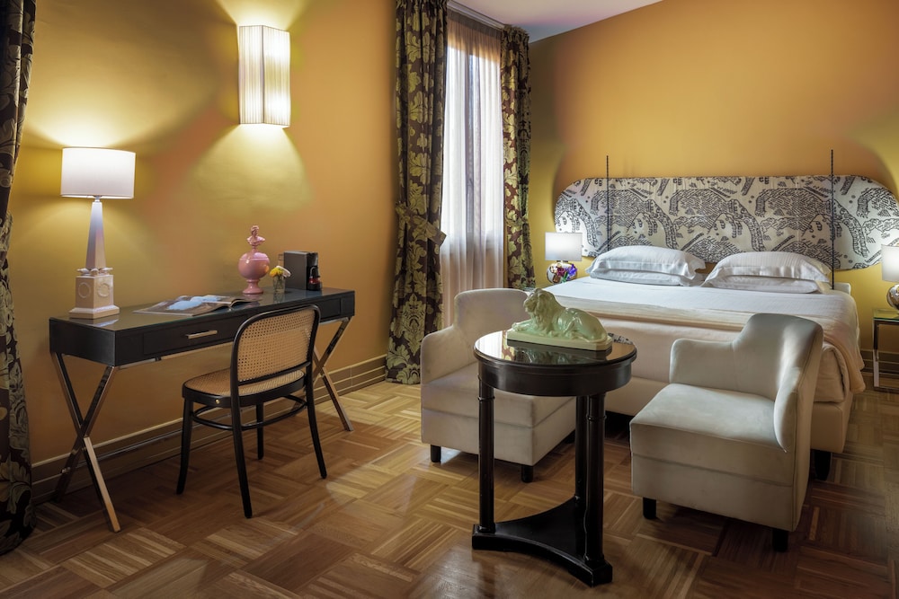 Hotel Number Nine 49/60