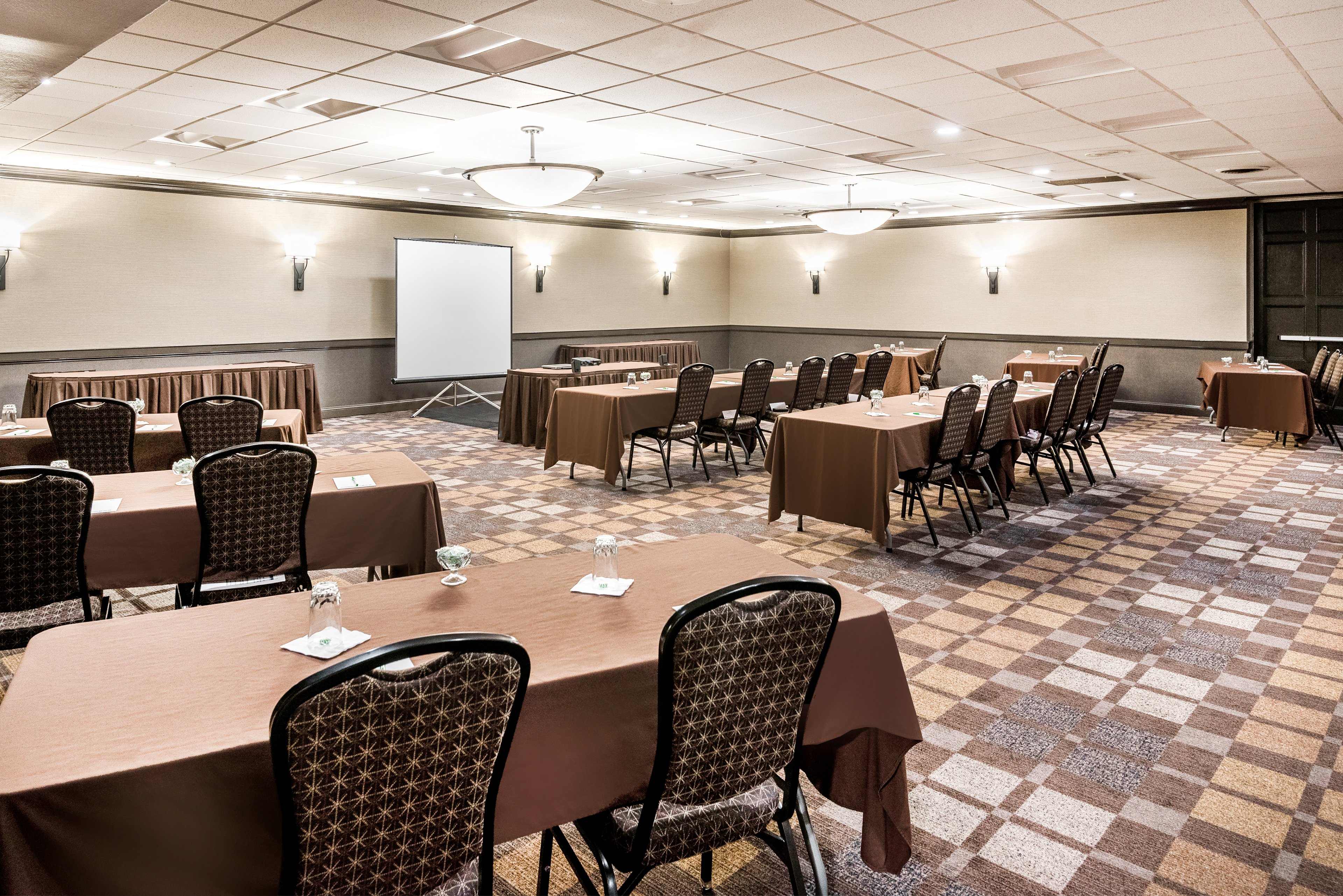 Holiday Inn Johnstown-Gloversville 53/66