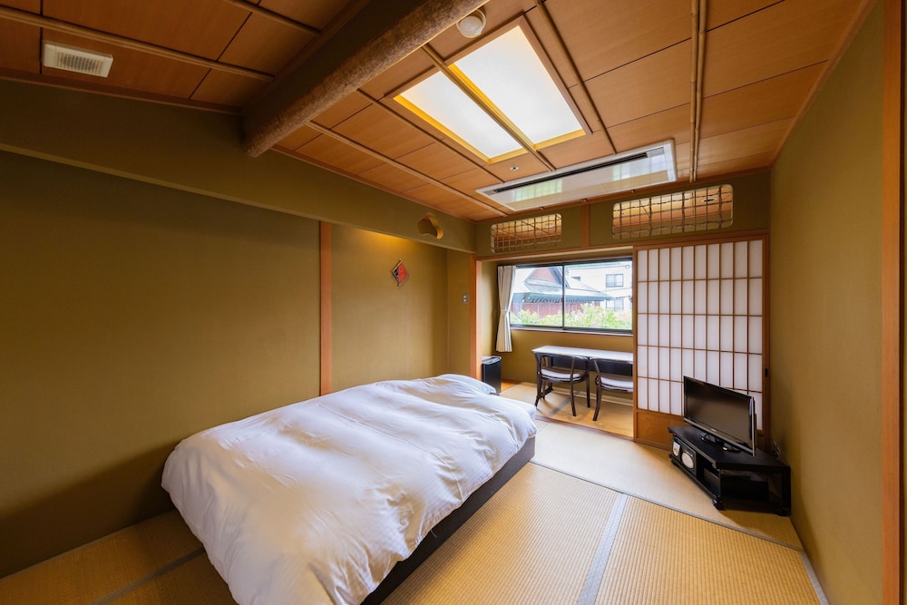 غرفة بسرير مزدوج بأرضية تاتامي، Takeo Onsen Kanko Hotel Kyotoya 2/4