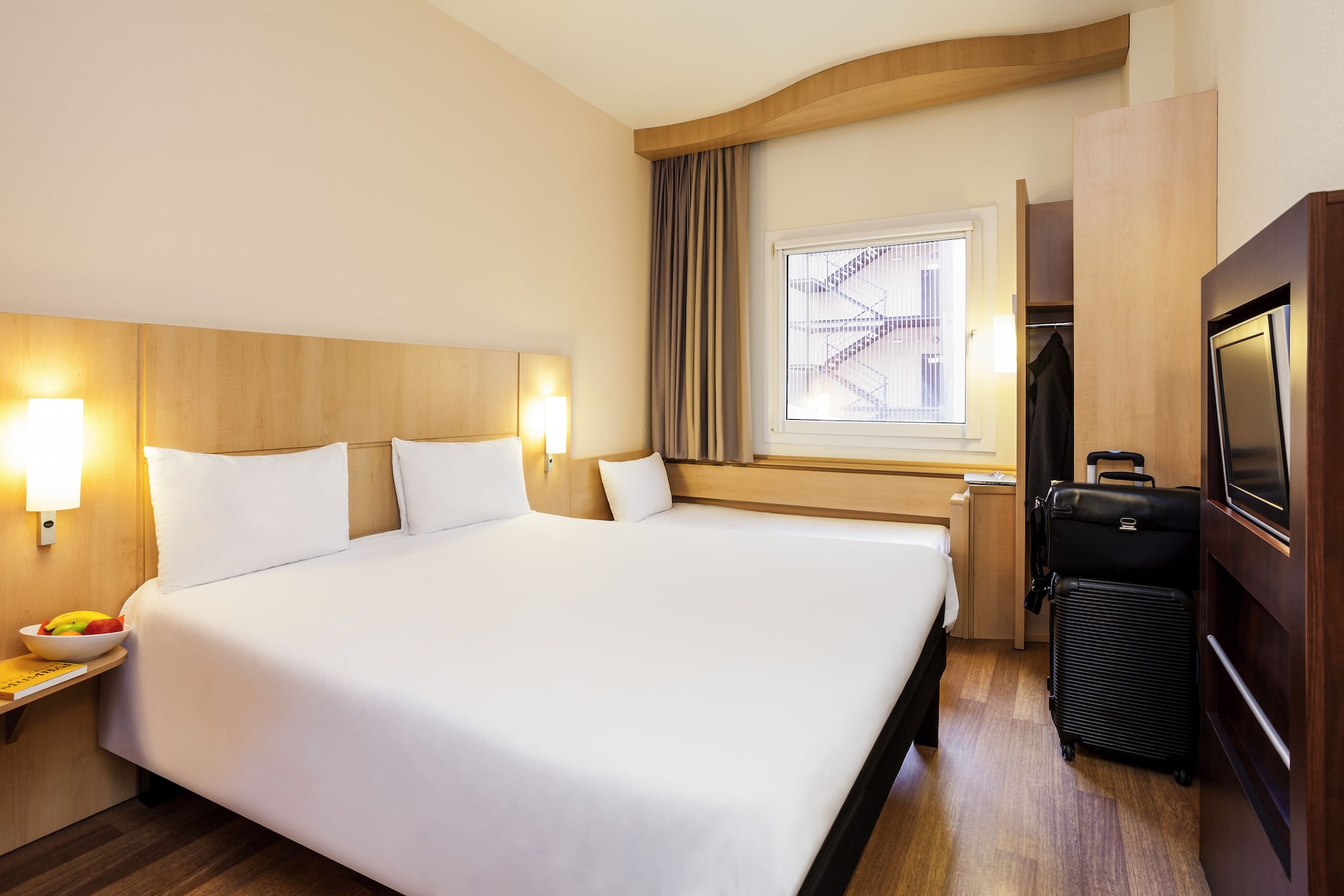 غرفة بسرير مزدوج وسرير فردي، Ibis Braga 2/6