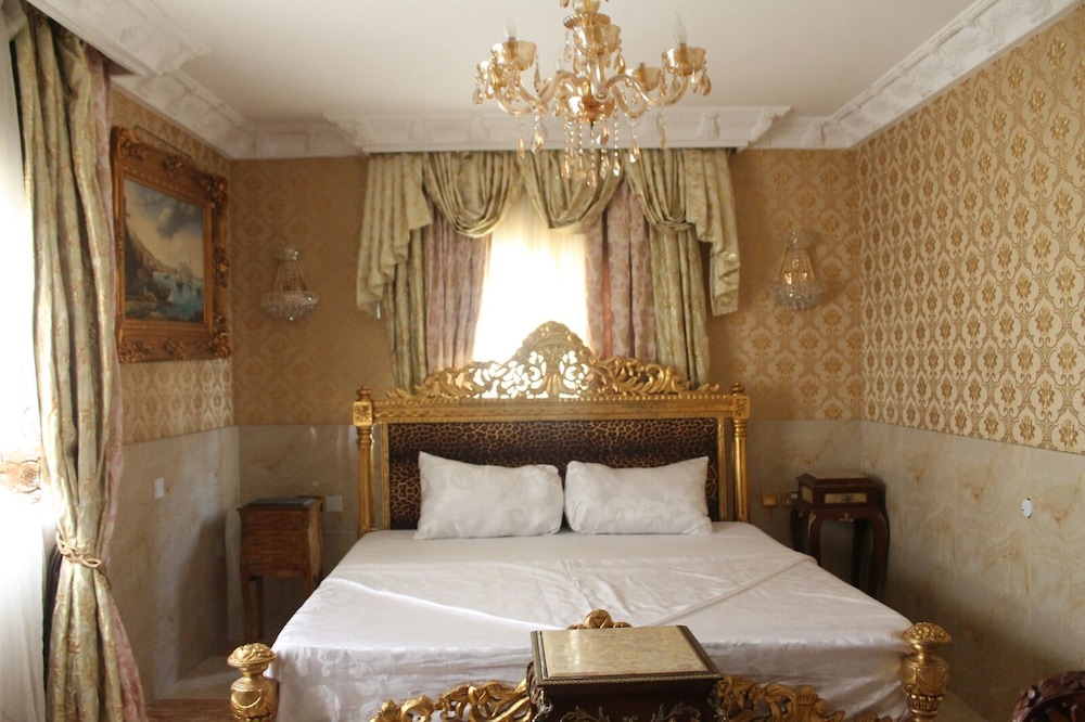 Grand Emperor Hotel 6/40