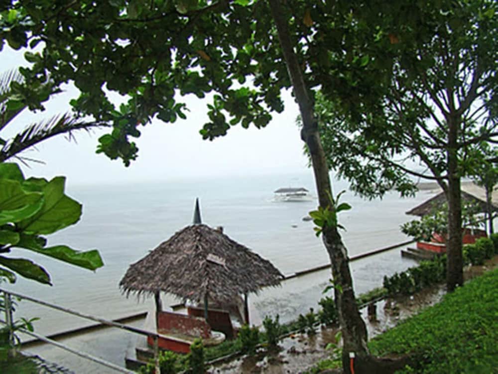 Almont Beach Resort 9/35