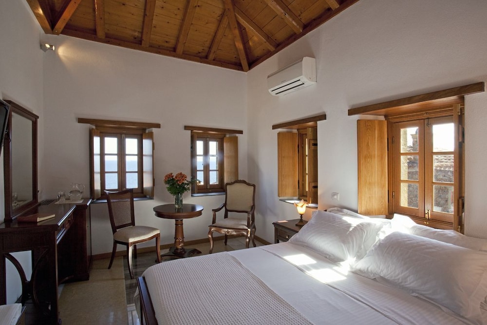 Likinia Hotel 10/50