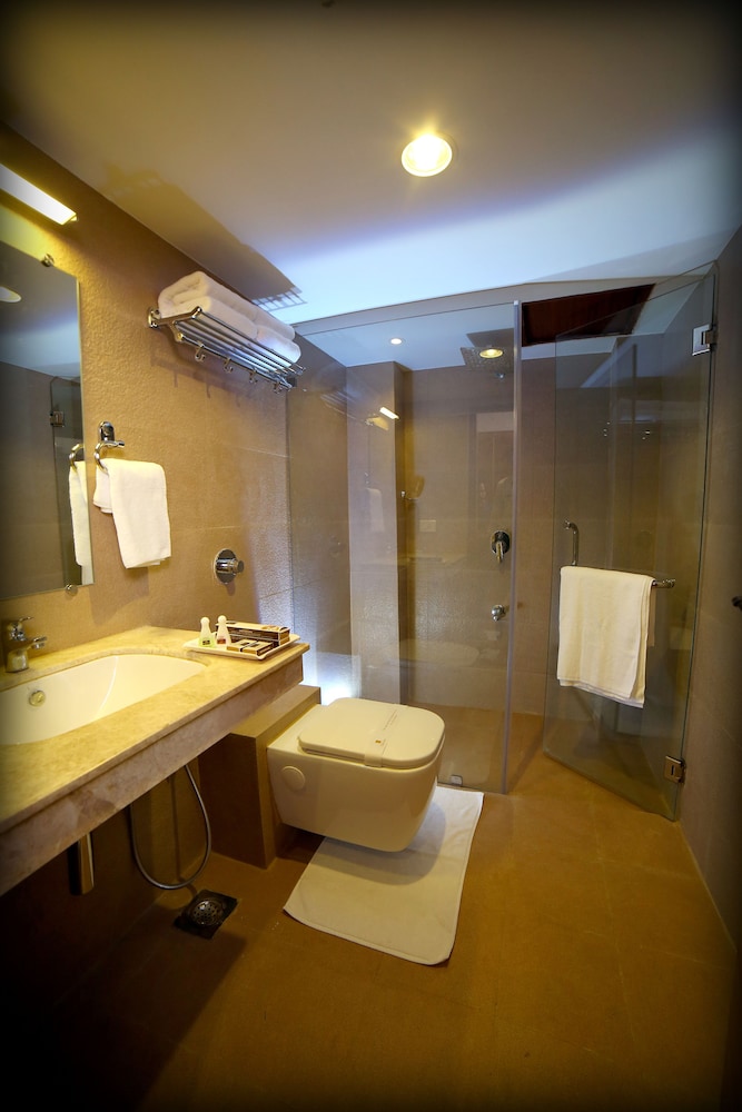 Grand Plaza Suites 23/23