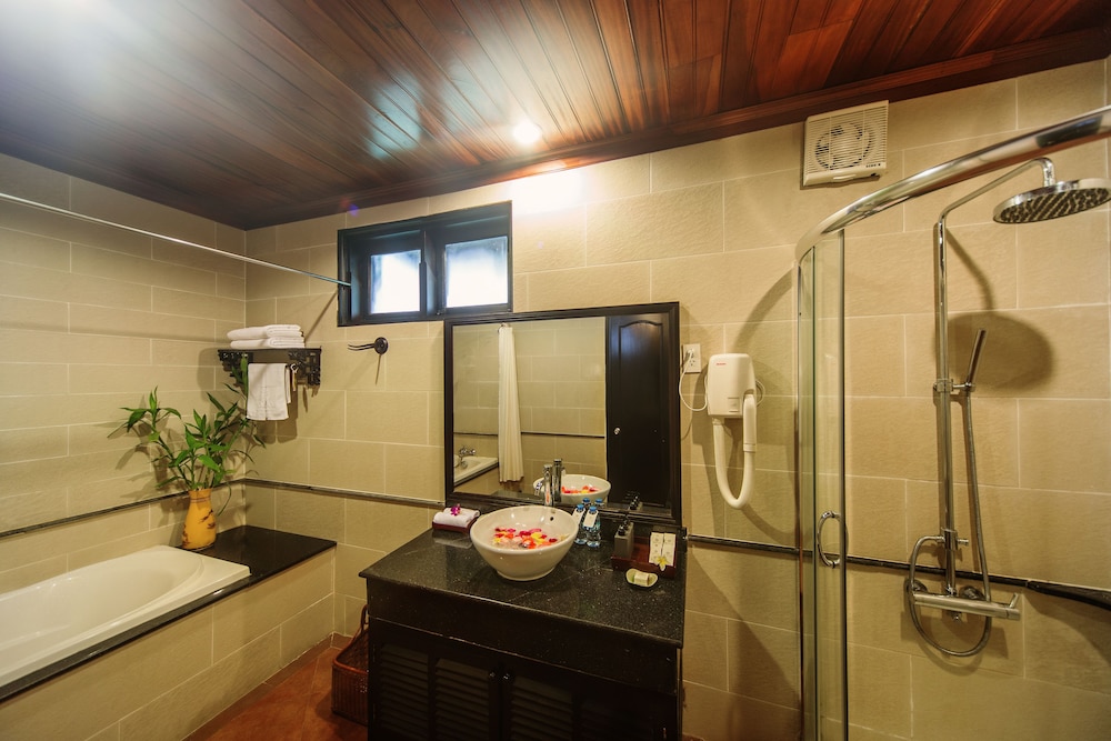 Hoi An Beach Resort 66/70