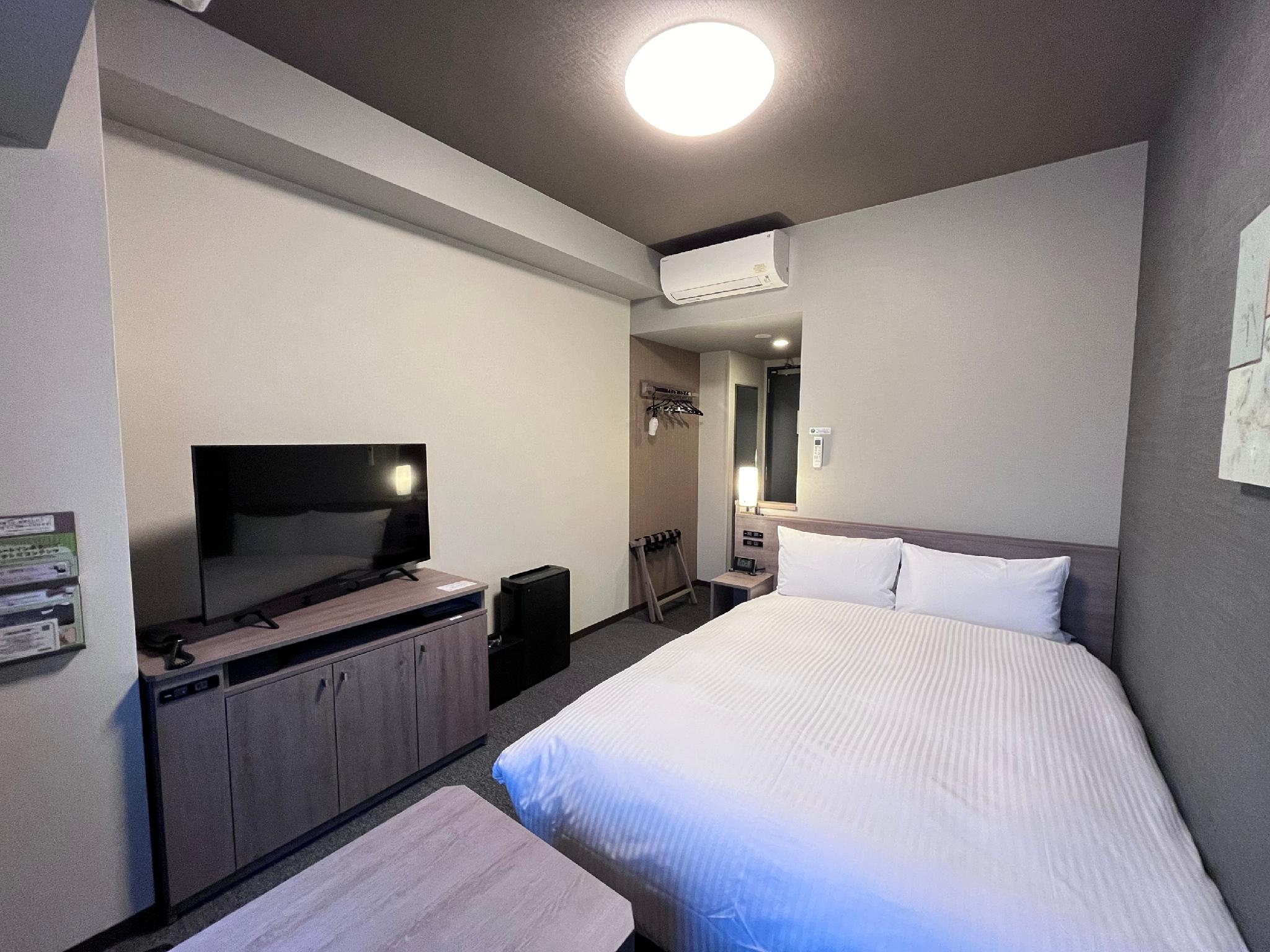 Semi Room, Semi Double Bed, Smoking