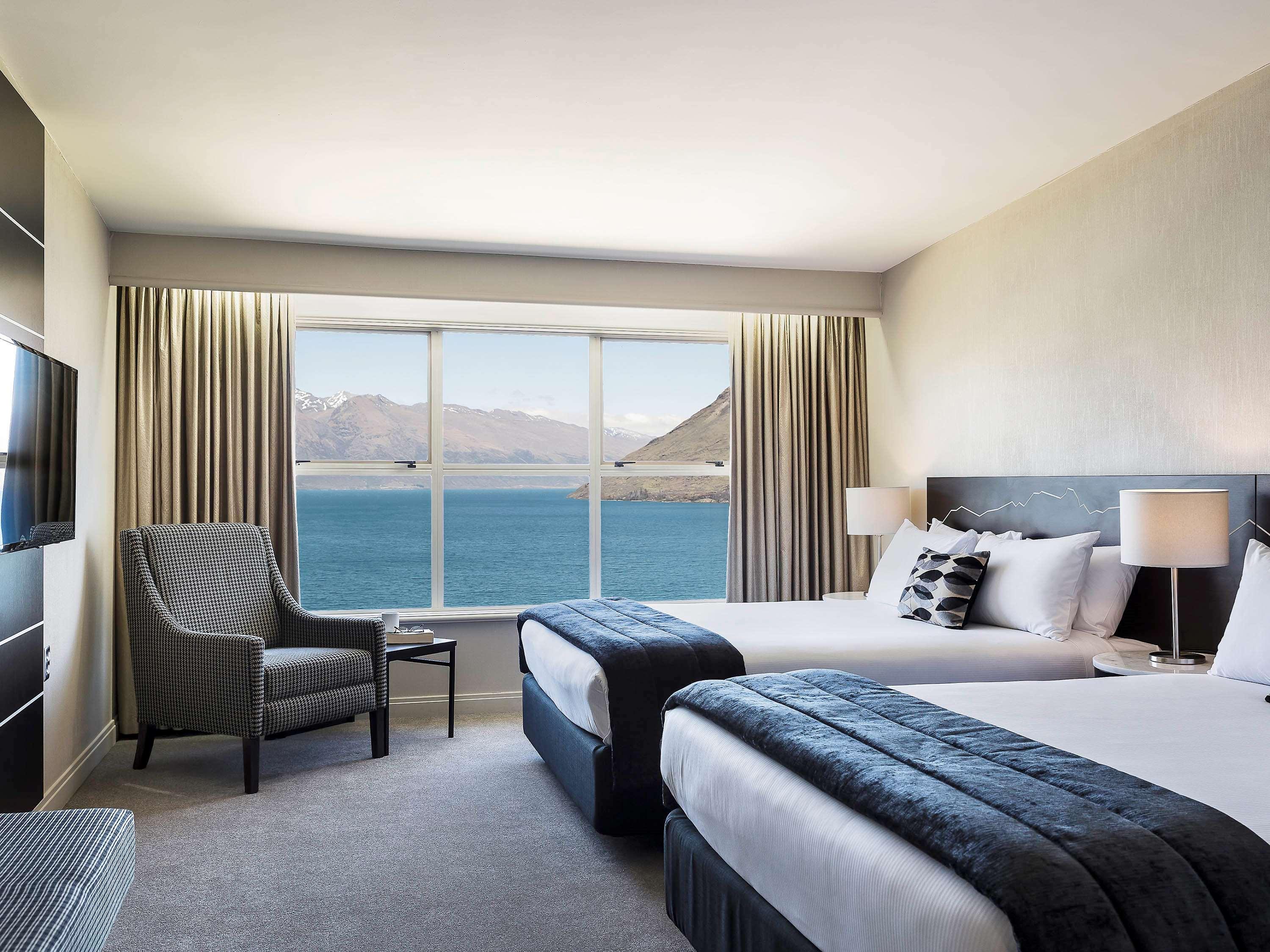 غرفة سوبيريور بسرير كوين بإطلالة على البحيرة، Movenpick Queenstown 3/8