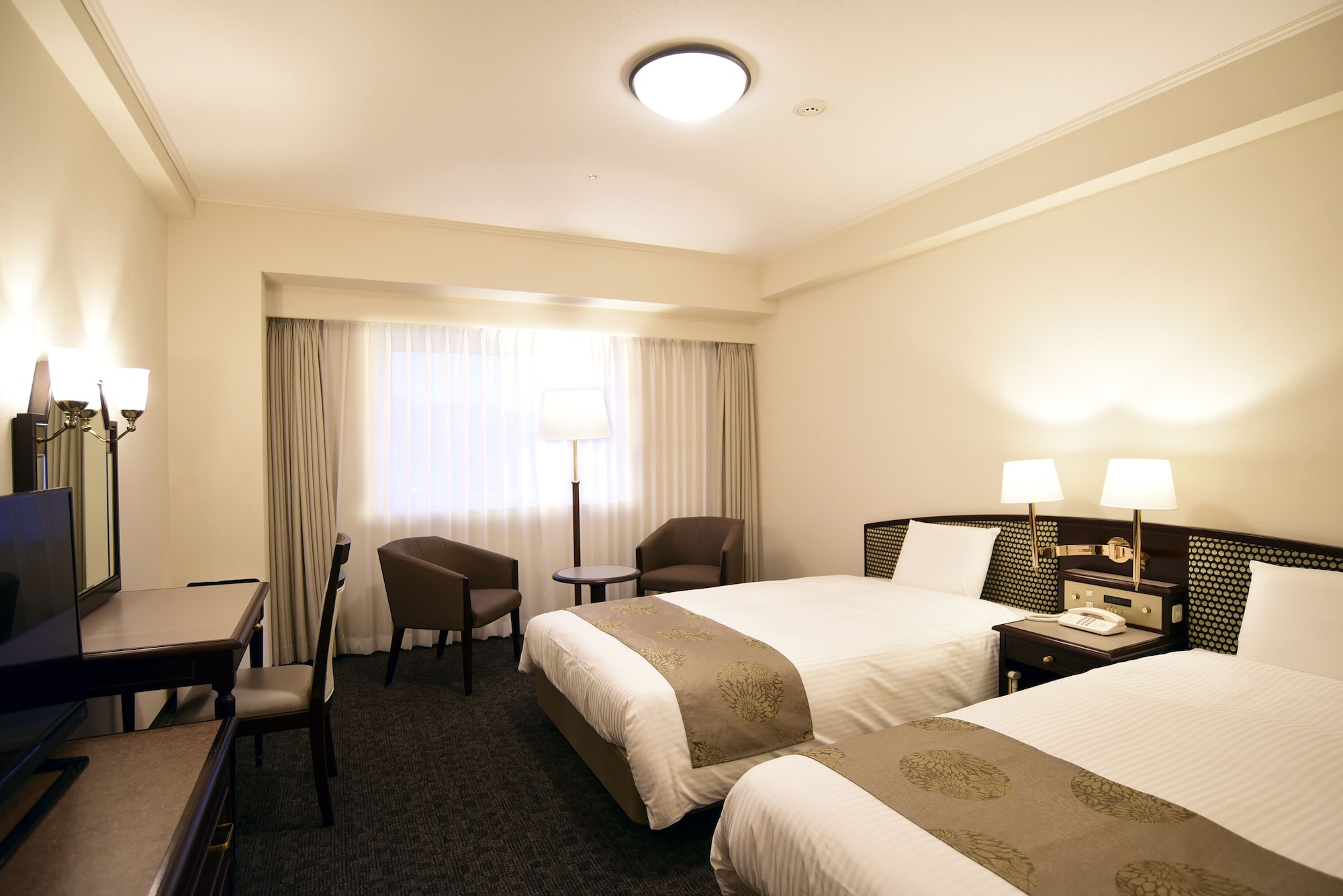 SUPERIOR, TWIN BEDS, SMOKING