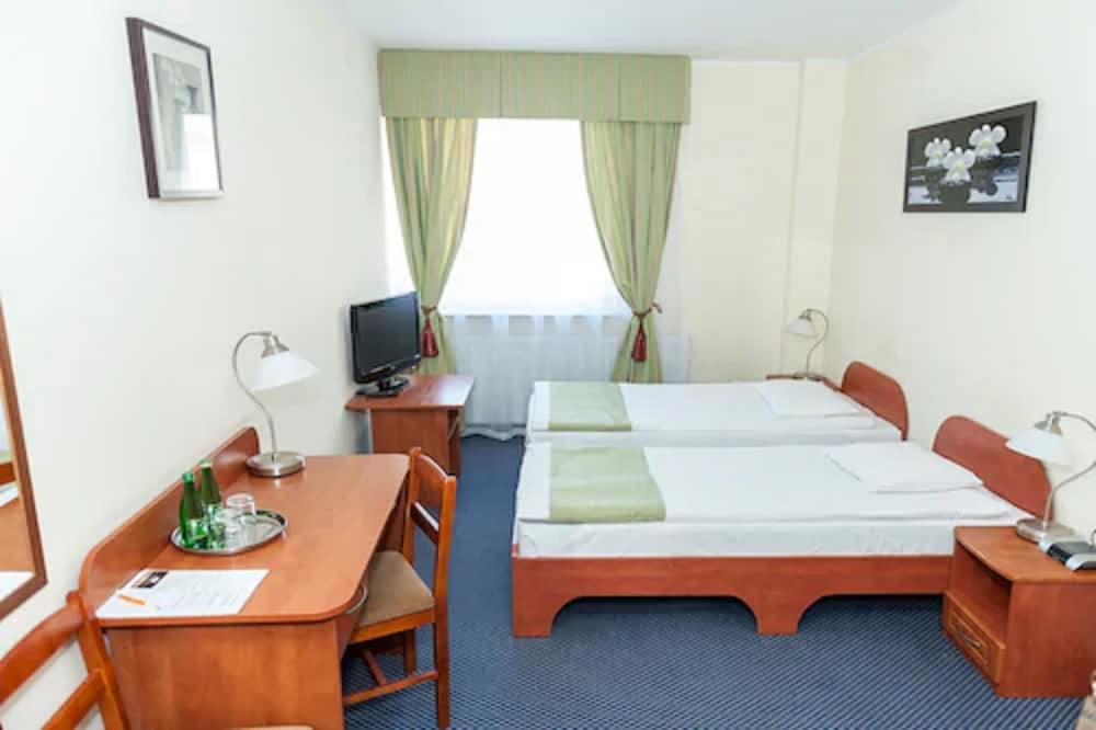 Hit Hotel 34/73