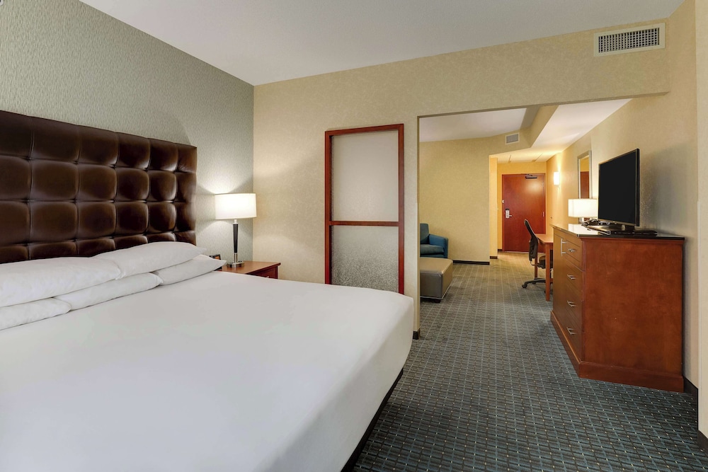 ROOM, KING BED, SOFA