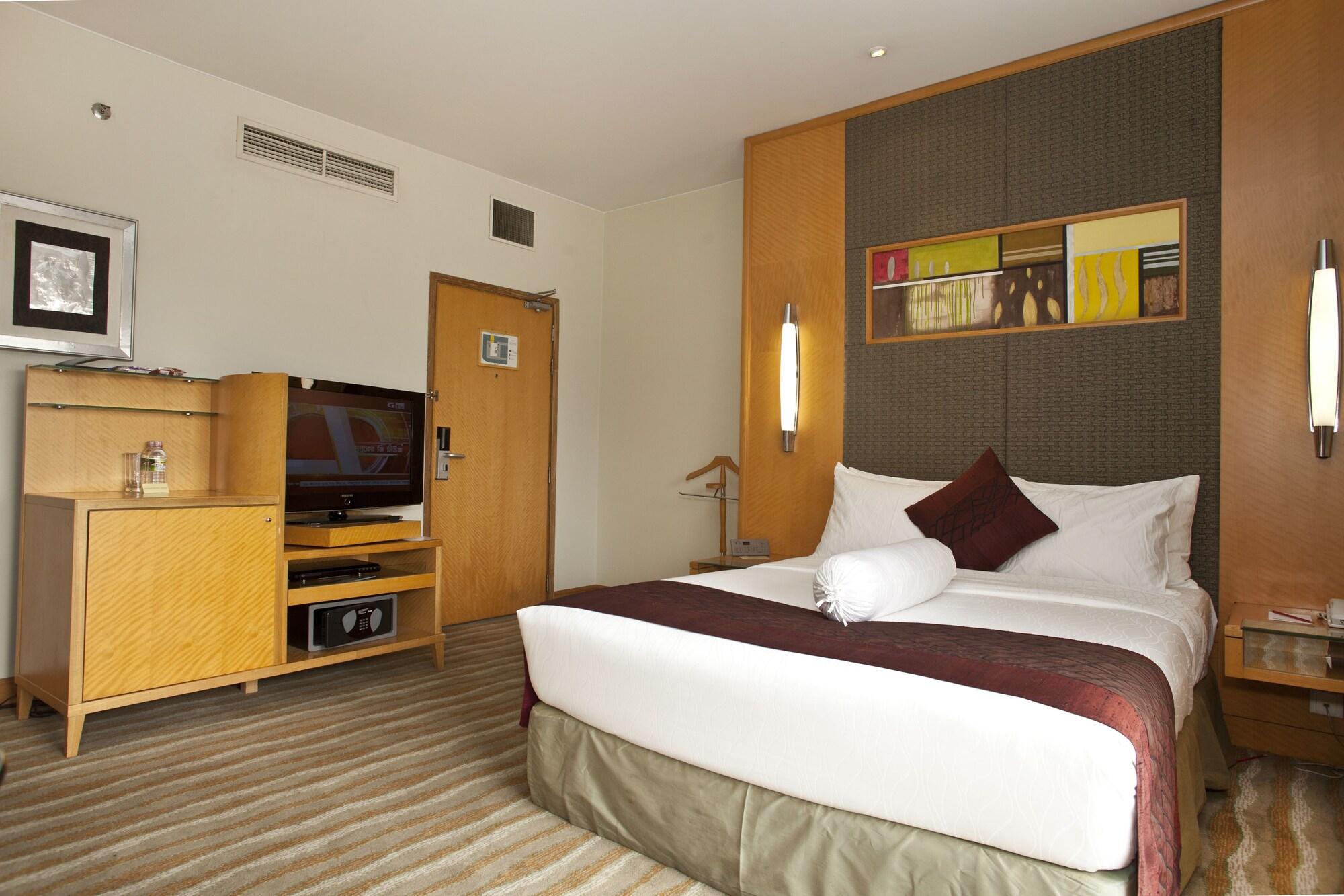 Lakeshore Hotel & Apartments 13/66