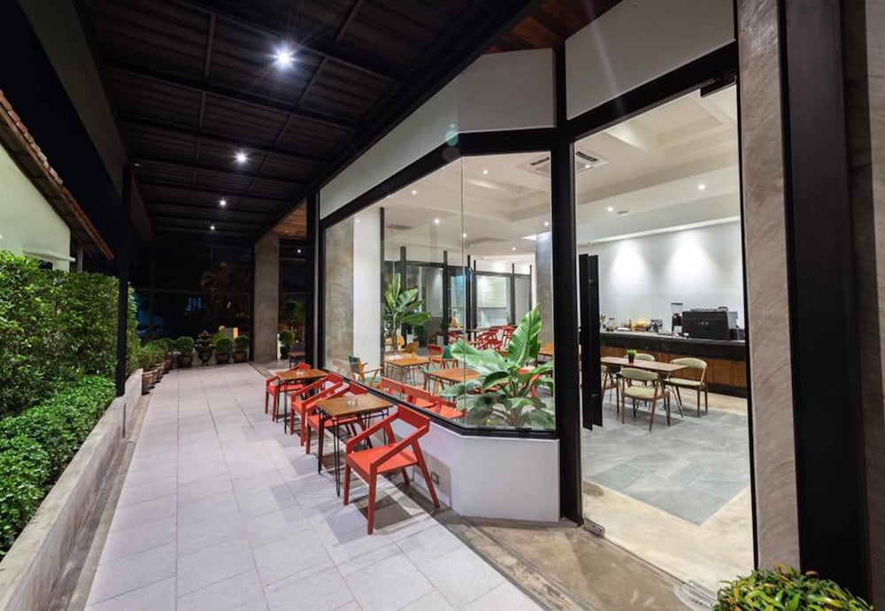 S2 Modern Boutique Hotel 25/50