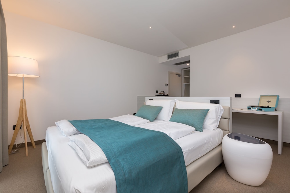 SUPERIOR, DOUBLE OR TWIN BED, BALCONY
