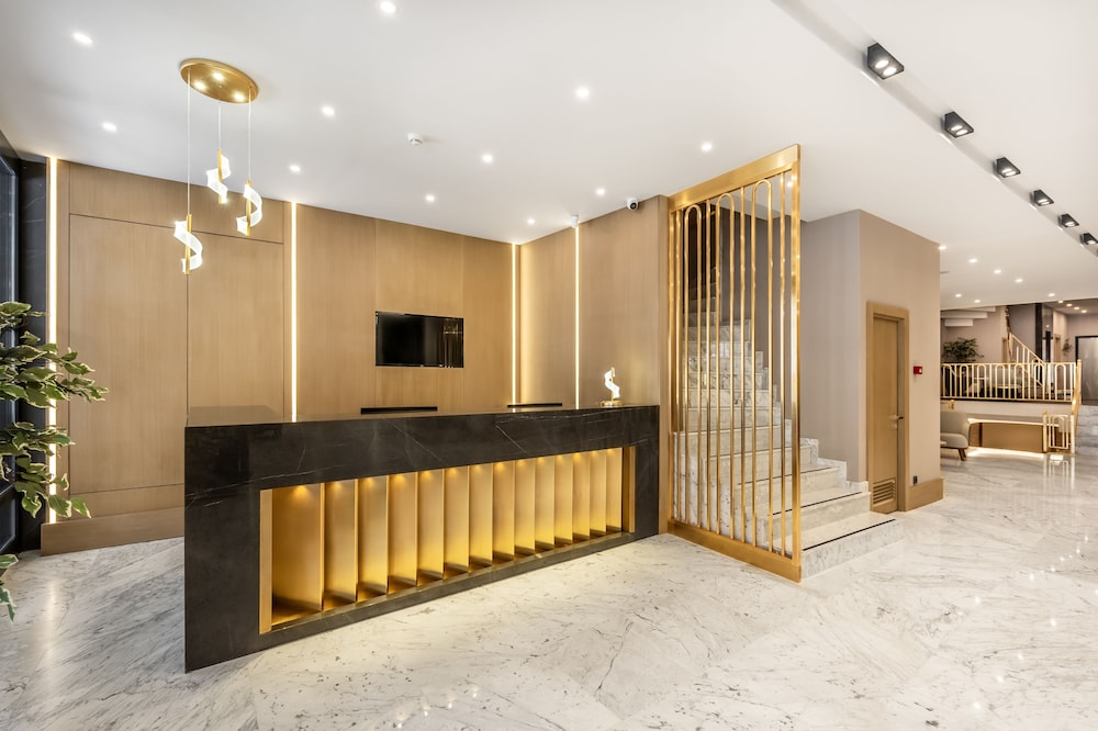 Bristol Hotel 4/50