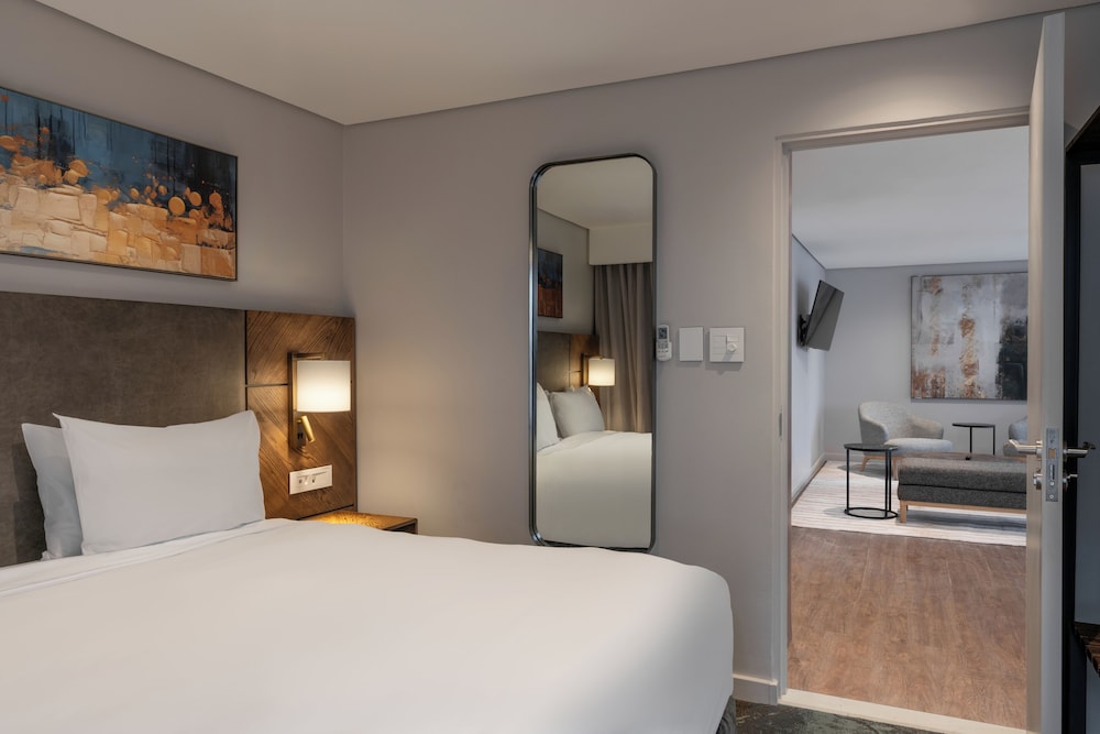 3 Bedrooms, Apartment, Boutique Building