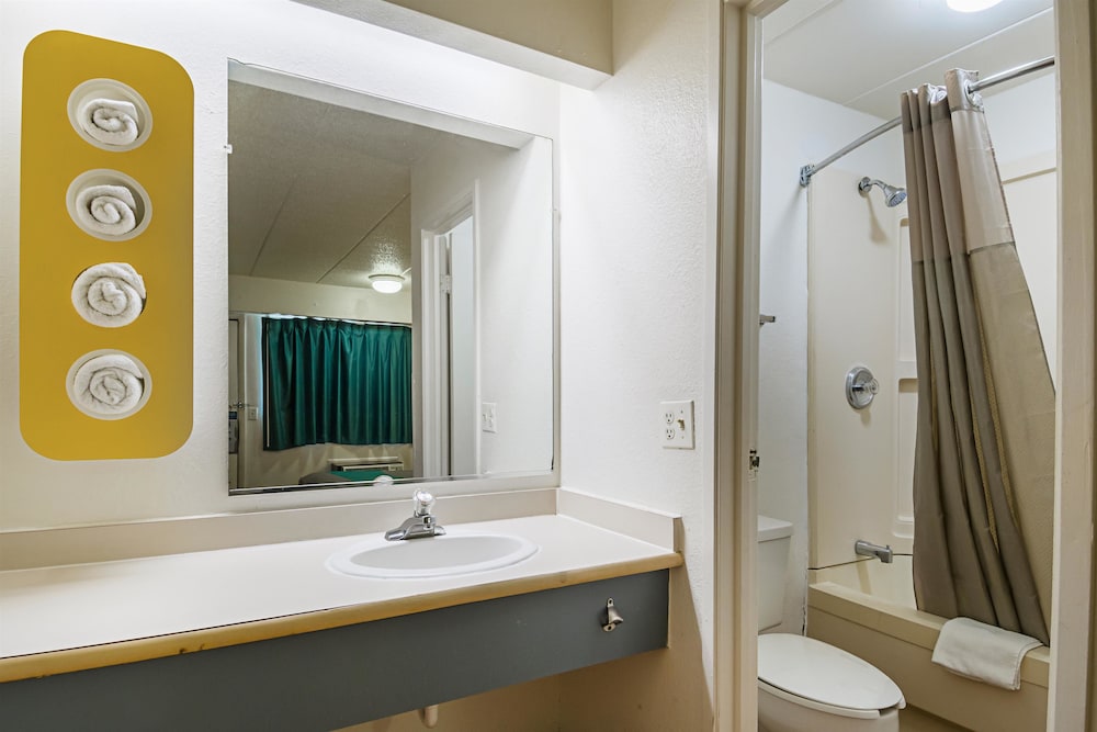 Motel6 Knoxville, TN - North 42/45