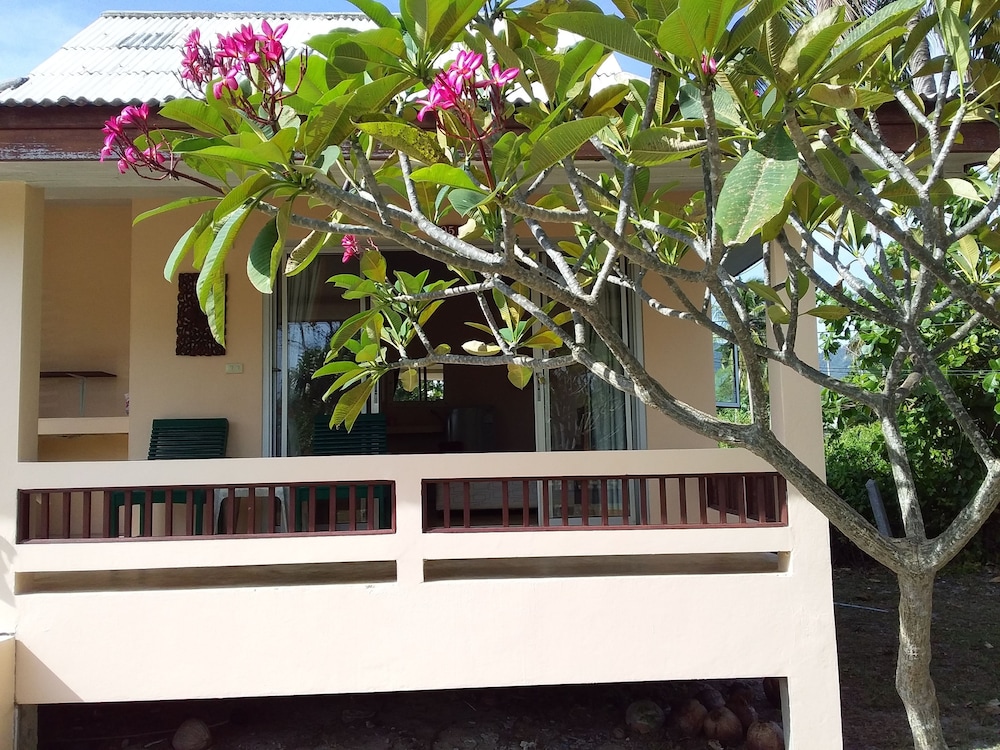 Jinta Beach Bungalow 4/44