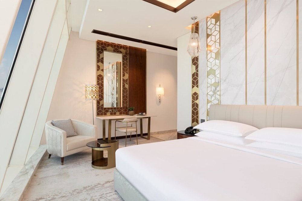 Deluxe, King Bed