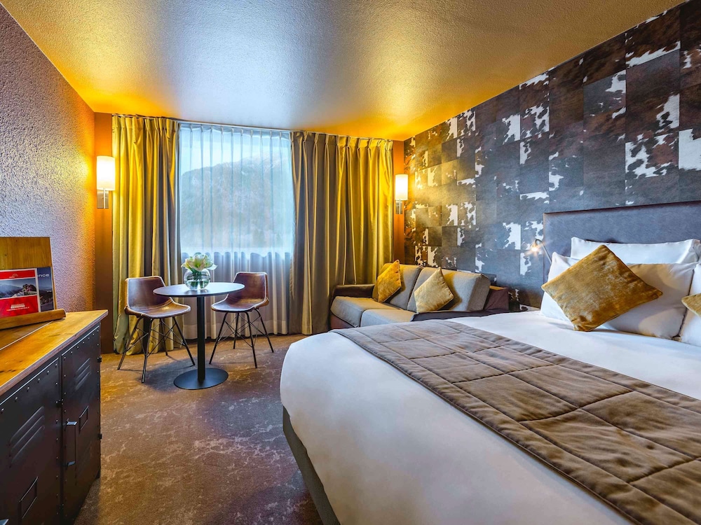 Big Sky Hotel 17/62