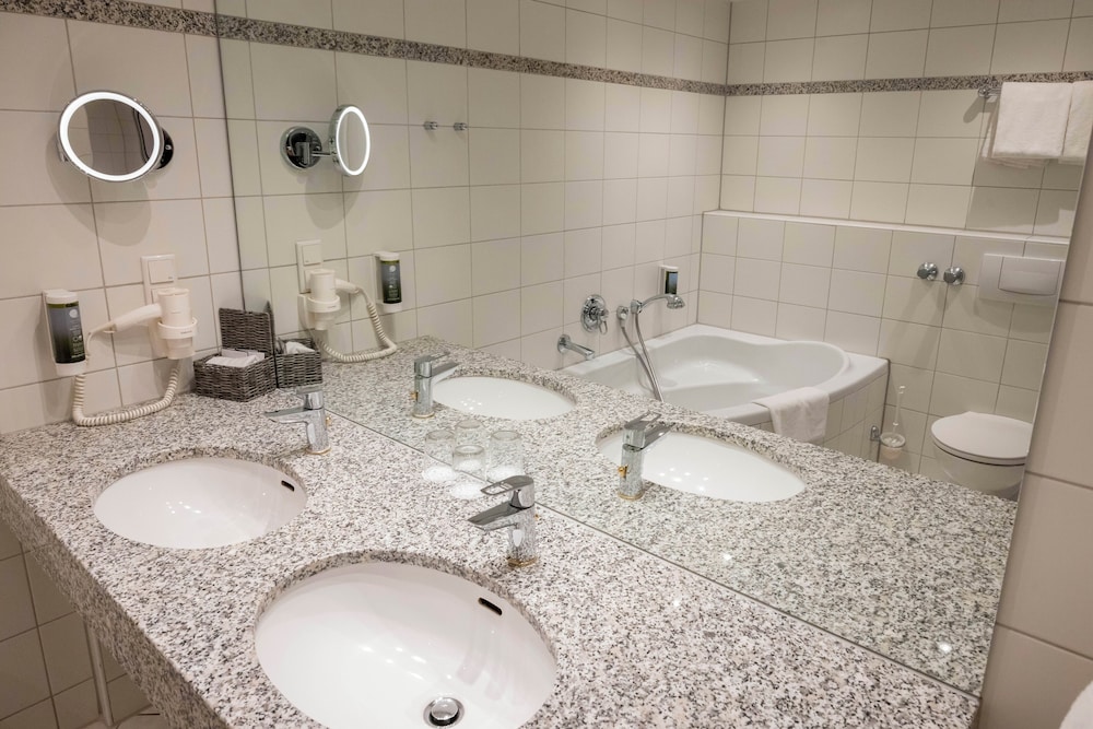 Parkhotel Schloss Hohenfeld (Parkhotel Hohenfeld) 65/65