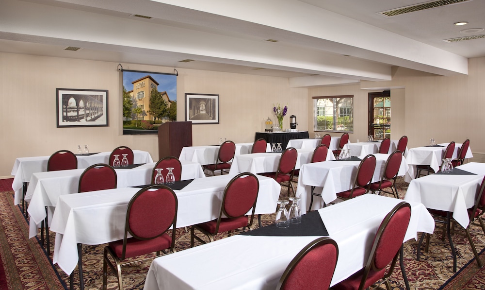 Ayres Suites 46/55