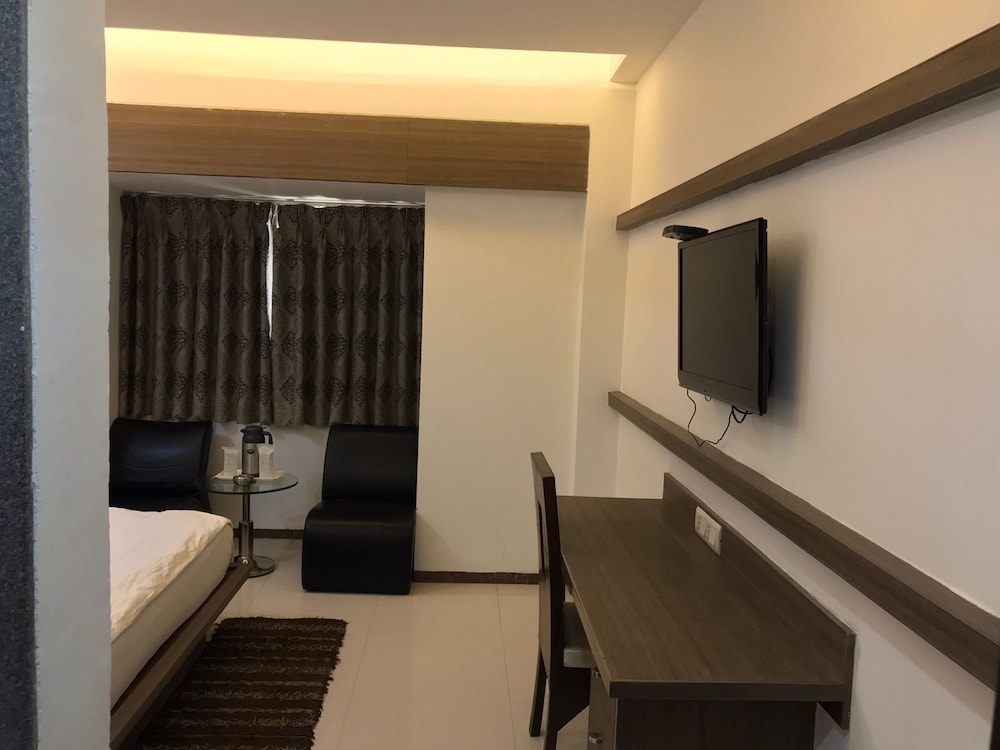 PEARL OF HEAVEN THE HOTEL 32/40