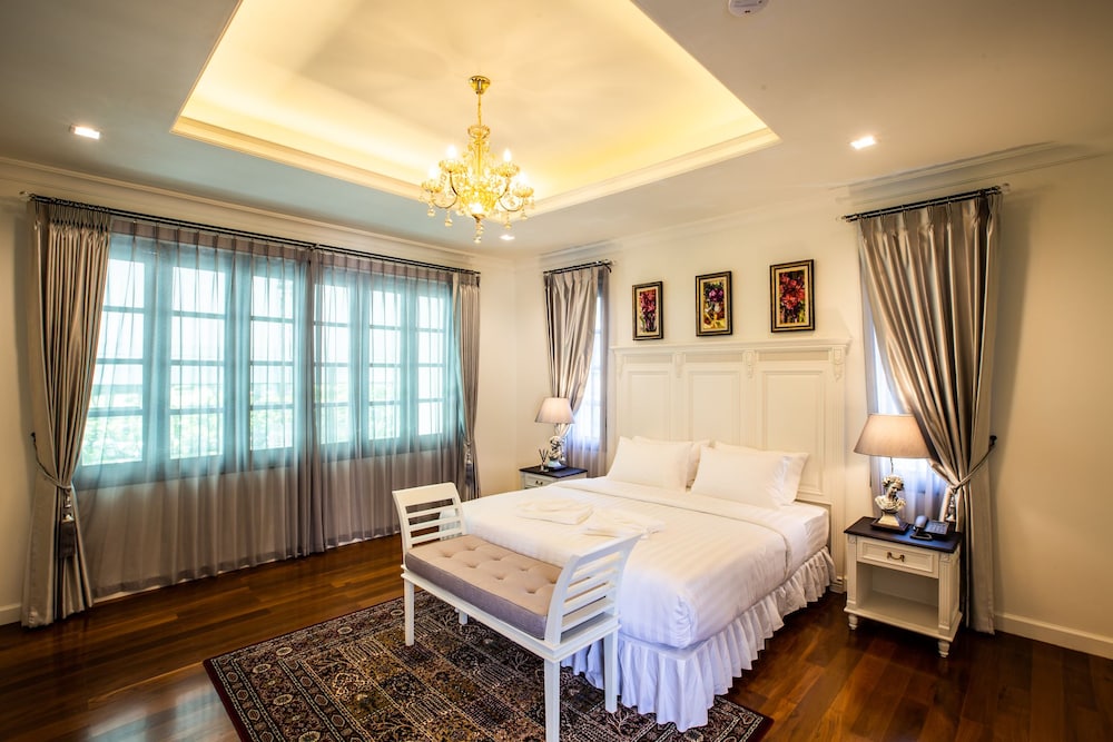 SIGNATURE, SUITE, KING BED