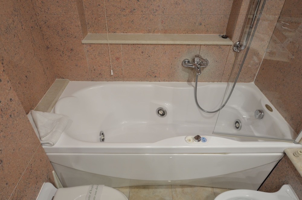 Hotel Montecarlo Roma 26/48