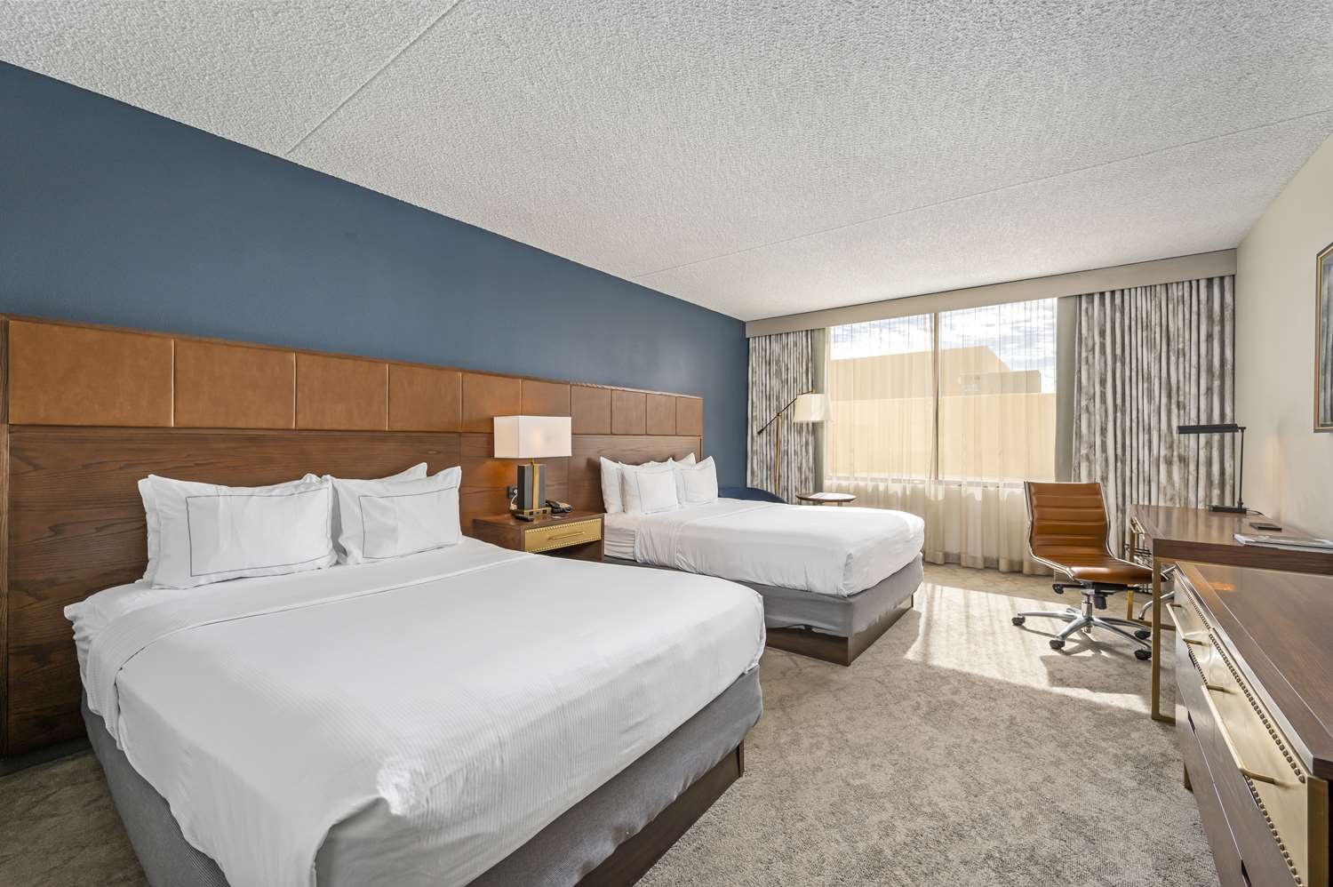 TOWER, 2 QUEEN BEDS, MOUNTAIN VIEW