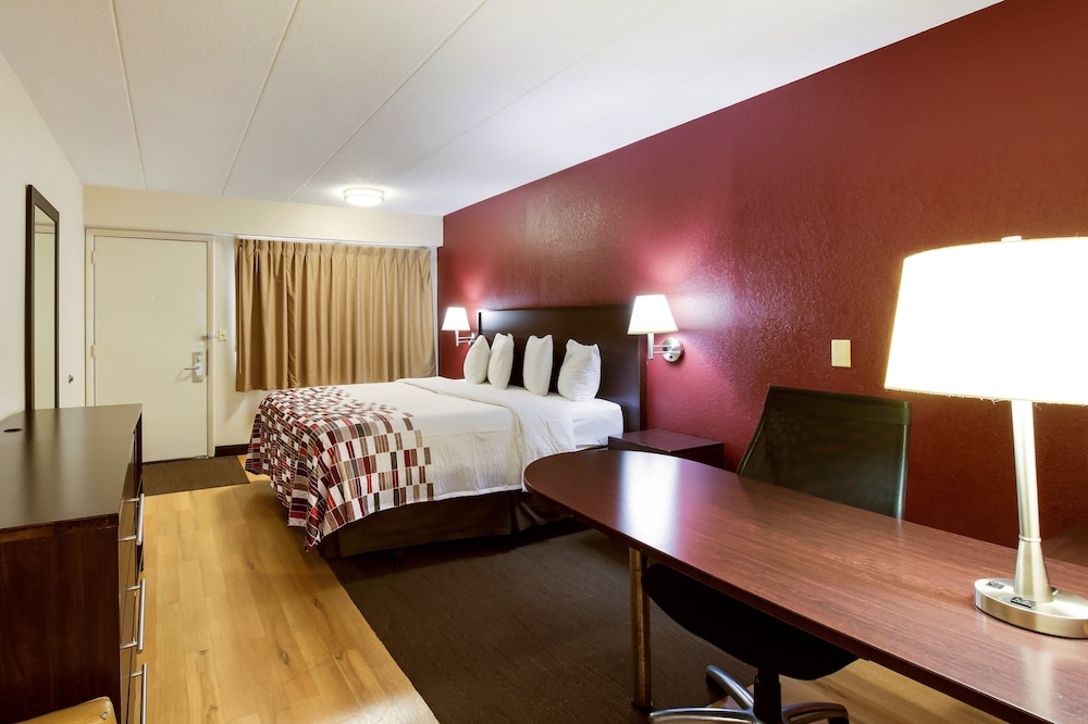 Red Roof Inn Kalamazoo East 12/25