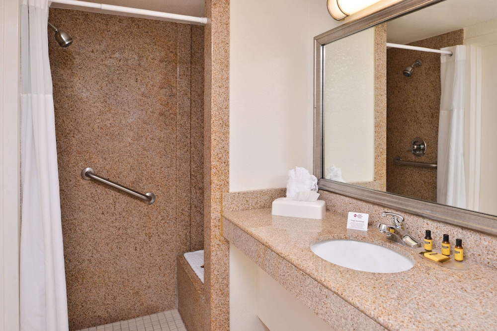 Best Western Plus Chesapeake Bay - Norfolk 15/40