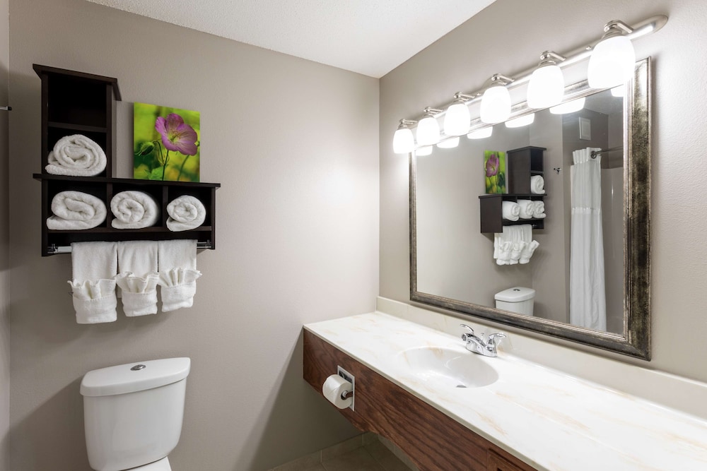 Grandstay Residential Suites Hotel - Sheboygan 66/69