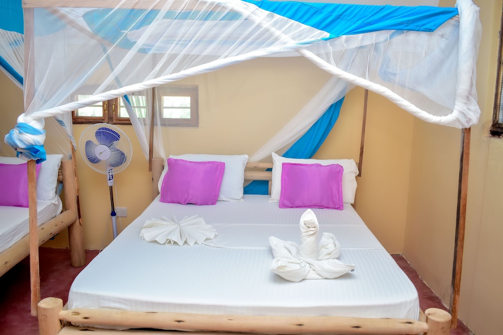 Blue Earth Beach Bungalows 50/72