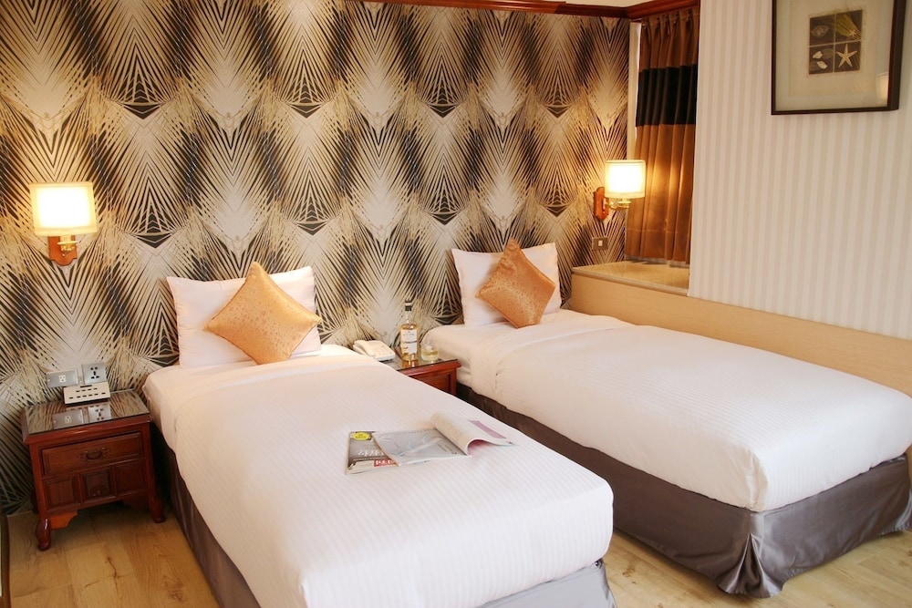 EXECUTIVE, TWIN BEDS