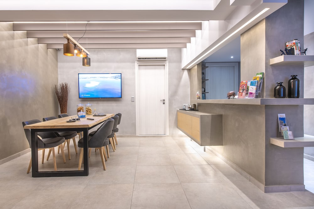 Acropolis Stay 5/50
