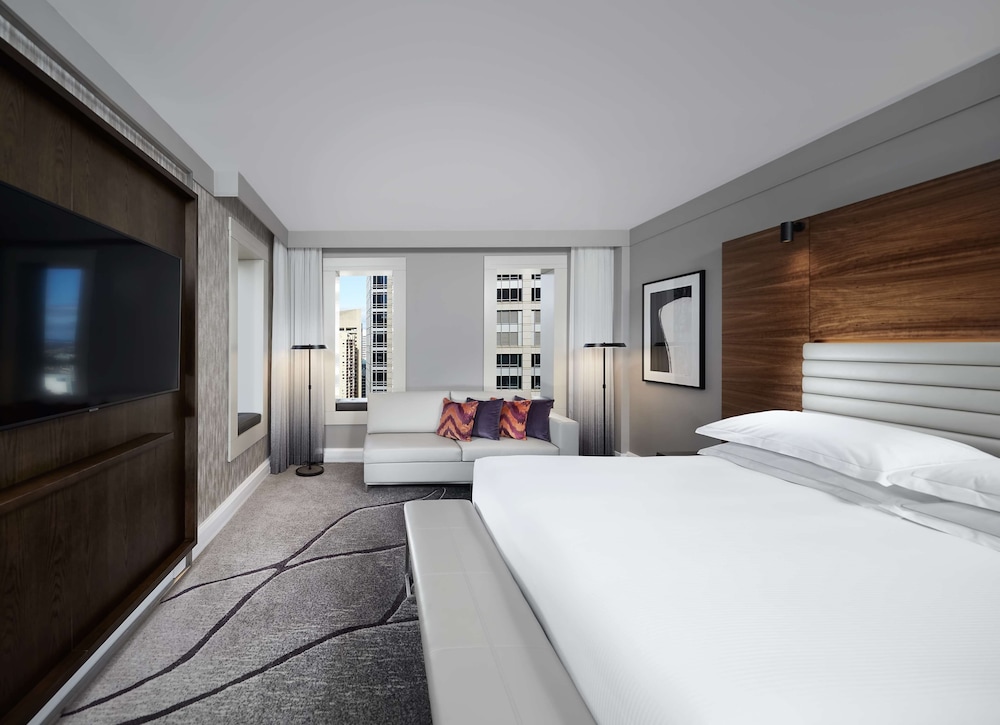 Ambassador, Suite, King Bed