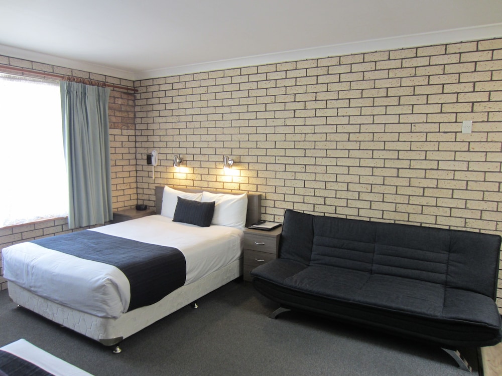 COWRA CREST MOTEL 13/50
