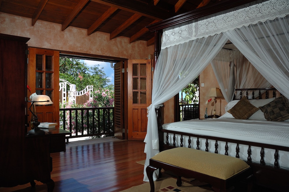 SPRING HOUSE BEQUIA 13/50