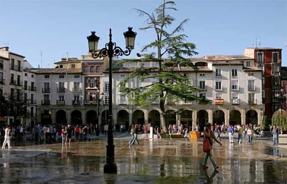 Hostal Rioja Condestable 39/48