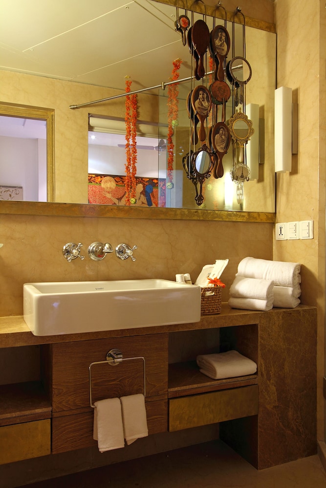 Hotel Le Sutra Hotel, Khar, Mumbai 59/60