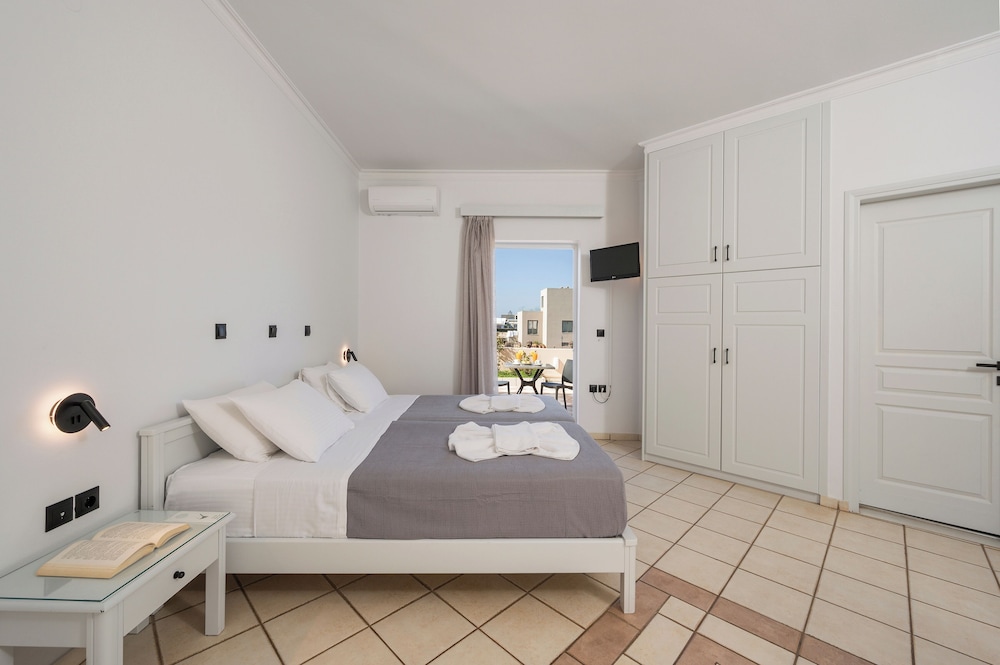 1 BEDROOM, APARTMENT, DOUBLE AND TWIN BEDS